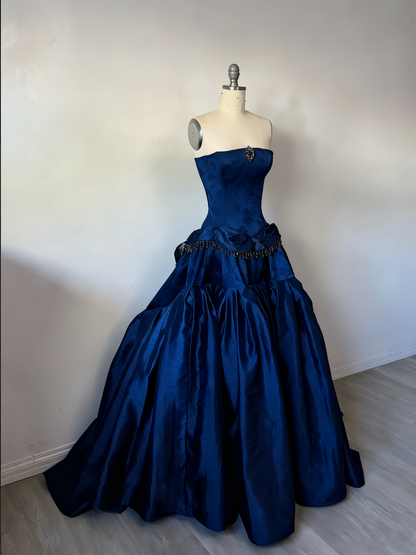 Vintage Ball Gowns Strapless Burgundy Sleeveless Satin 90S Classy Prom Dress Inspiration Prom Dress Princess Graduation Dresses