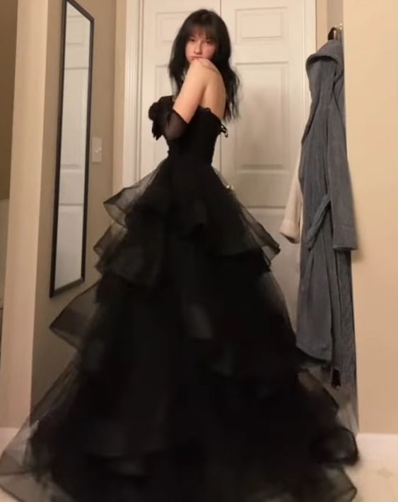 Vintage Ball Gowns Strapless Sleeveless Long Tulle Black Prom Dresses