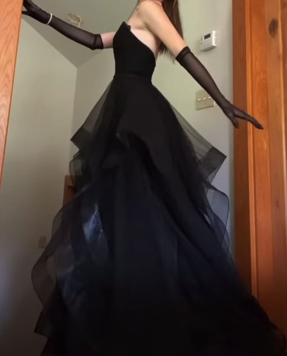 Vintage Ball Gowns Strapless Sleeveless Long Tulle Black Prom Dresses