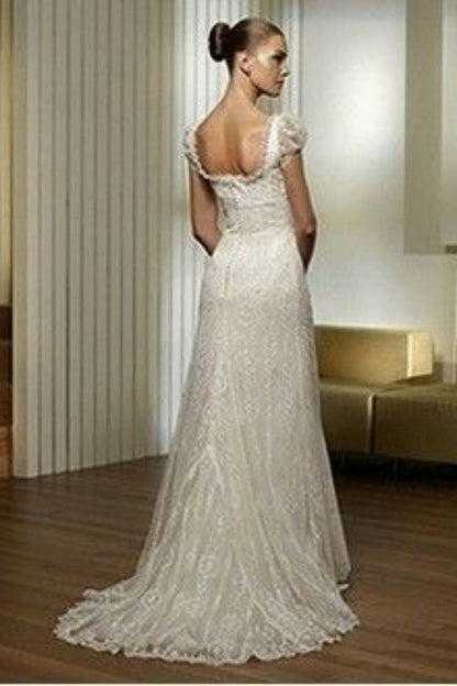 White Simple, Fashionable And Elegant Bow Decoration, Long Exquisite Lace Floor-Length Tail Ball Gowns, Prom Gowns, Ball Gowns, Imperial Gowns, Wedding Dresses